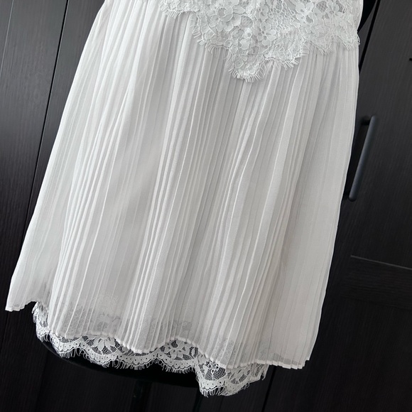 White House Black Market White Lace Pleated Camisole - Picture 3 of 9
